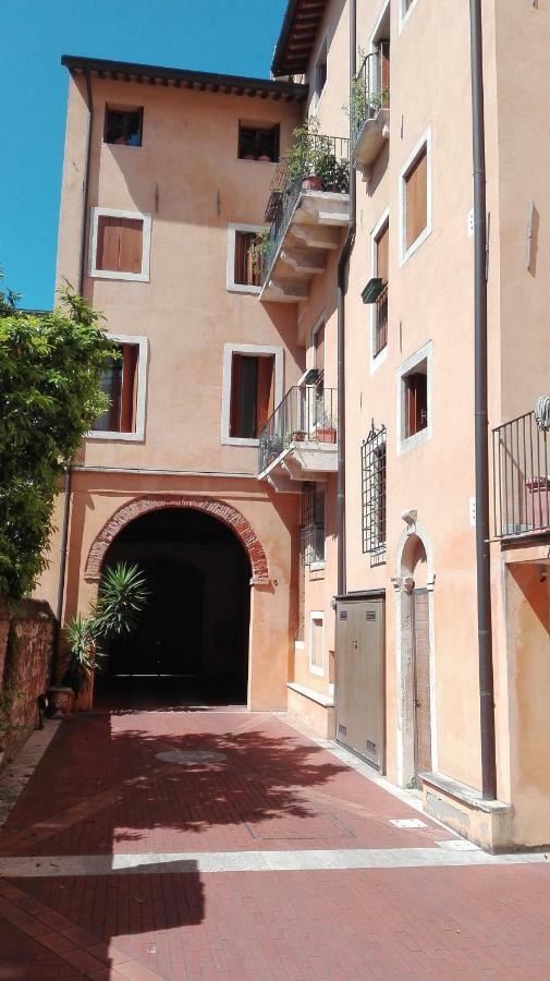 Mini Contra San Pietro Apartment Vicenza Bagian luar foto