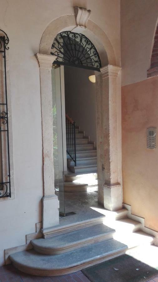 Mini Contra San Pietro Apartment Vicenza Bagian luar foto